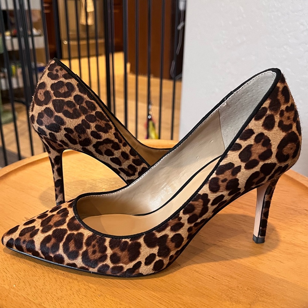 Ann Taylor animal print pump